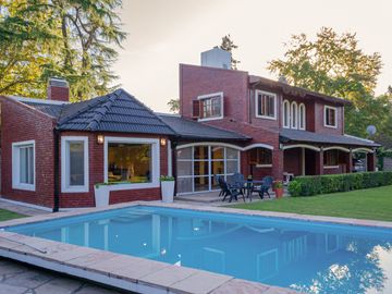 CASA 3 AMBIENTES EN VENTA BARRIO VICENTE MELAZZI