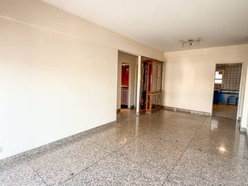 VENTA DPTO 3 AMB BALCON Y COCHERA - FLORES