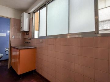 VENTA DPTO 3 AMB BALCON Y COCHERA - FLORES
