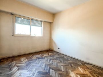 VENTA DPTO 3 AMB BALCON Y COCHERA - FLORES