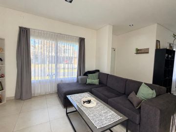 VENTA CASA 4 AMB BARRIO CERRADO WESTON