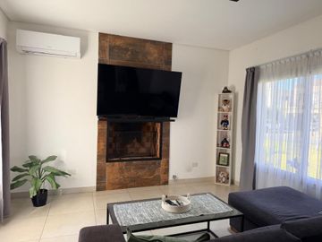 VENTA CASA 4 AMB BARRIO CERRADO WESTON