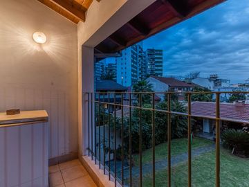 Casa 7 amb con parque y garage en Martinez