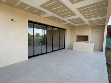 VENTA CASA A ESTRENAR 3 DORMITORIOS PILAR DEL ESTE
