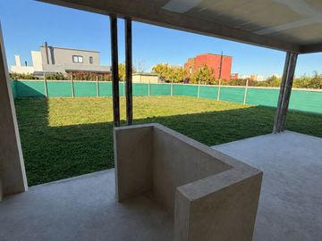 VENTA CASA A ESTRENAR 3 DORMITORIOS PILAR DEL ESTE