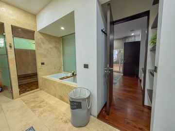 Departamento de 1240 Metros en Puerta De Hierro La Reserva Zotogrande