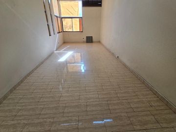 Local en Calle de 77 Metros en Planta Libre