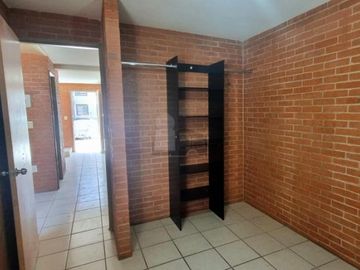 Casa en renta en Jardines del Río con recámara y baño completo en planta baja