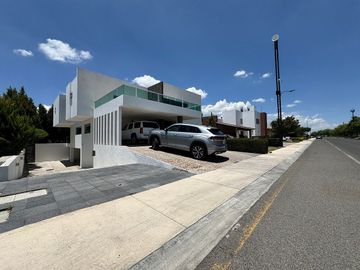 CASA RENTA EN EL CAMPANARIO