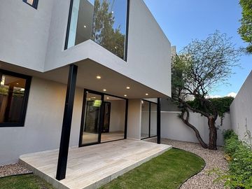 CASA RENTA FOGATA ALTOZANO Jardin 50m2, acabados de lujo. Sistema inteligente