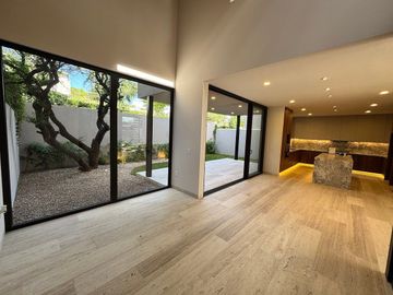 CASA RENTA FOGATA ALTOZANO Jardin 50m2, acabados de lujo. Sistema inteligente