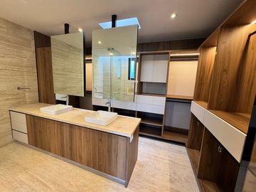 CASA RENTA FOGATA ALTOZANO Jardin 50m2, acabados de lujo. Sistema inteligente