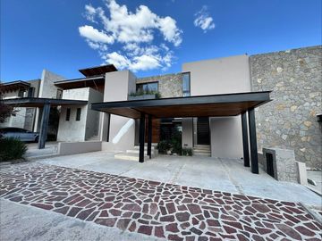 CASA RENTA FOGATA ALTOZANO Jardin 50m2, acabados de lujo. Sistema inteligente