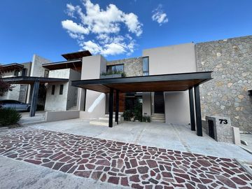 CASA RENTA FOGATA ALTOZANO Jardin 50m2, acabados de lujo. Sistema inteligente