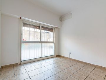 VENTA DEPTO 3 AMB DEVOTO CON ESTUDIO Y PATIO