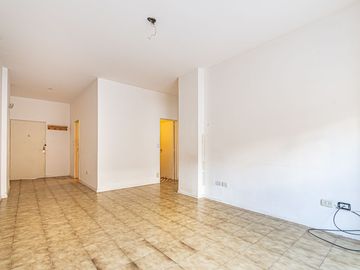 VENTA DEPTO 3 AMB DEVOTO CON ESTUDIO Y PATIO