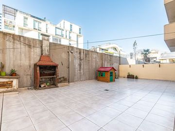 VENTA DEPTO 3 AMB DEVOTO CON ESTUDIO Y PATIO