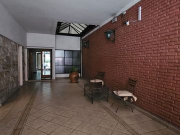 VENTA FLORES DEPARTAMENTO 3 AMBIENTES PATIO