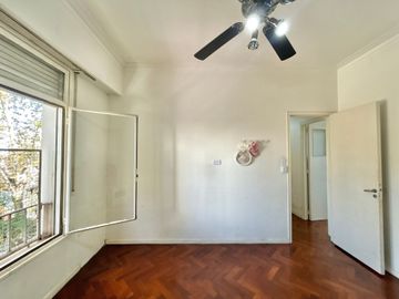 Venta depto 3 ambientes mas dependencia Flores