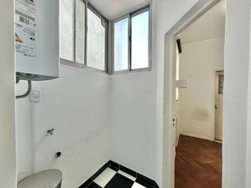 Venta depto 3 ambientes mas dependencia Flores