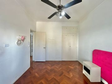 Venta depto 3 ambientes mas dependencia Flores