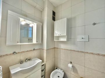 Venta depto 3 ambientes mas dependencia Flores