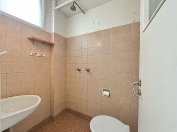 Venta depto 3 ambientes mas dependencia Flores