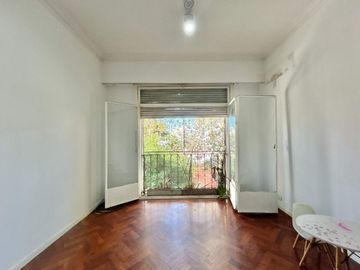Venta depto 3 ambientes mas dependencia Flores