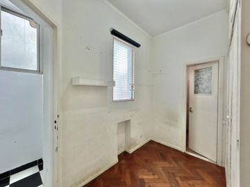 Venta depto 3 ambientes mas dependencia Flores