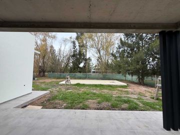 Casa en Venta en Miralagos I de  3 Dormitorios