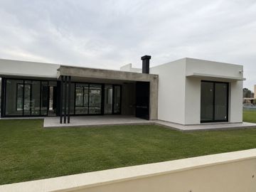 Casa en Venta en Miralagos I de  3 Dormitorios