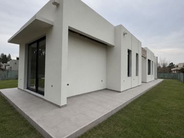 Casa en Venta en Miralagos I de  3 Dormitorios