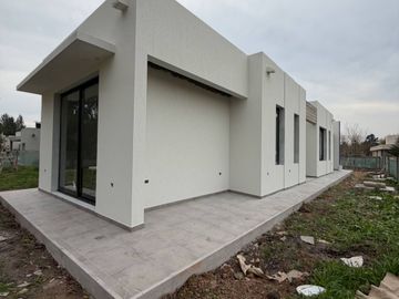 Casa en Venta en Miralagos I de  3 Dormitorios