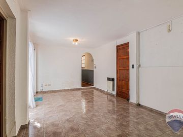 CASA EN PH EN VENTA LA PLATA - 4 DORMITORIOS