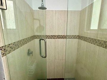 RENTA DEPARTAMENTO PLANTA BAJA COLINAS SANTUARIO PRIVADA ALBERCA CERCA COLEGIOS HOSPITAL