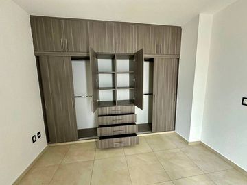 RENTA DEPARTAMENTO PLANTA BAJA COLINAS SANTUARIO PRIVADA ALBERCA CERCA COLEGIOS HOSPITAL