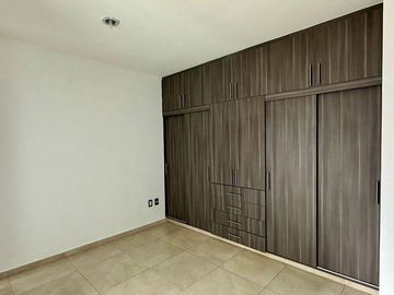 RENTA DEPARTAMENTO PLANTA BAJA COLINAS SANTUARIO PRIVADA ALBERCA CERCA COLEGIOS HOSPITAL