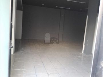 Local en Renta sobre Blvd. Algeciras, Col. Arbide en Plaza comercial con estacionamiento
