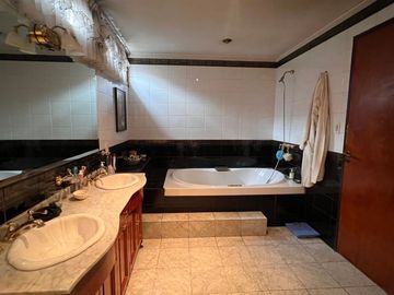 CASA 5 AMBIENTES EN VENTA ADROGUE