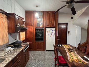 CASA 5 AMBIENTES EN VENTA ADROGUE