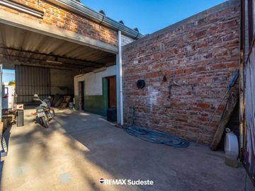 VENTA GALPON CON PATIO Y PILETA