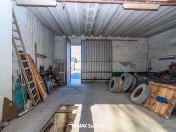 VENTA GALPON CON PATIO Y PILETA