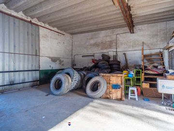 VENTA GALPON CON PATIO Y PILETA