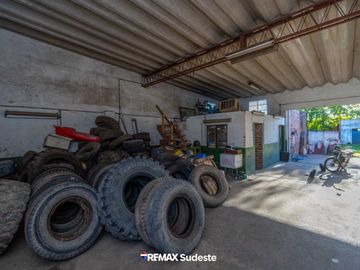 VENTA GALPON CON PATIO Y PILETA