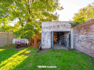 VENTA GALPON CON PATIO Y PILETA
