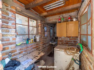 VENTA GALPON CON PATIO Y PILETA