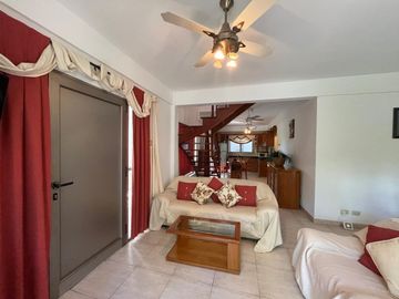 VENTA CASA 5 AMBIENTES - COMPLEJO TIEMPO LIBRE