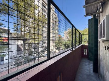 VENTA PH 6AMB MUY LUMINOSO BALCÓN TERRAZA QUINCHO