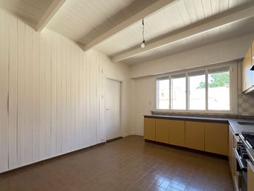 VENTA PH 6AMB MUY LUMINOSO BALCÓN TERRAZA QUINCHO