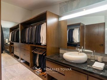 RESIDENCIA EN VENTA EN LOMAS DEL VALLE ZAPOPAN